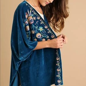 New! Velvet Embroidered Tunic 🌺